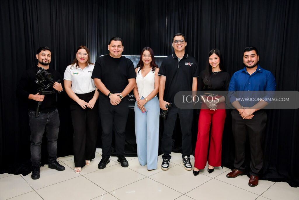 desayuno empresarial por el segundo aniversario de optimus card honduras