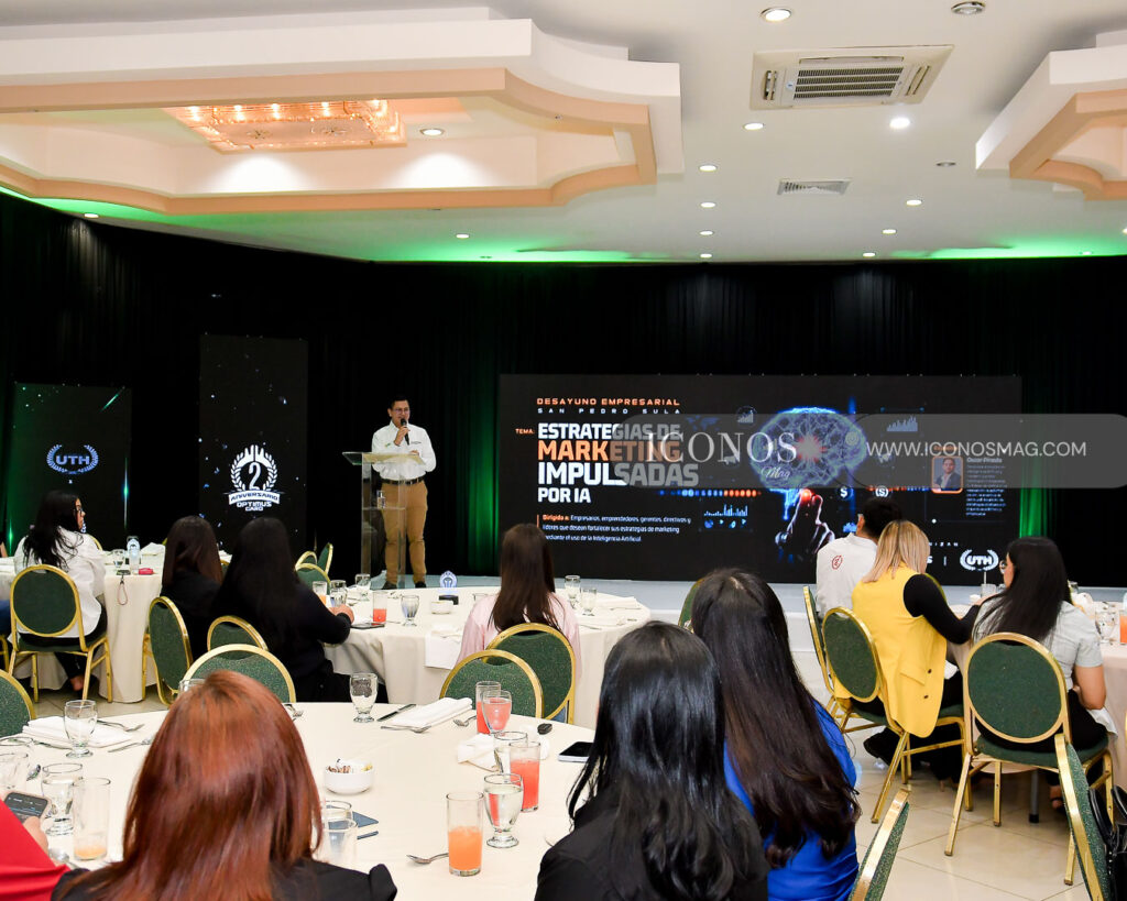 desayuno empresarial por el segundo aniversario de optimus card honduras