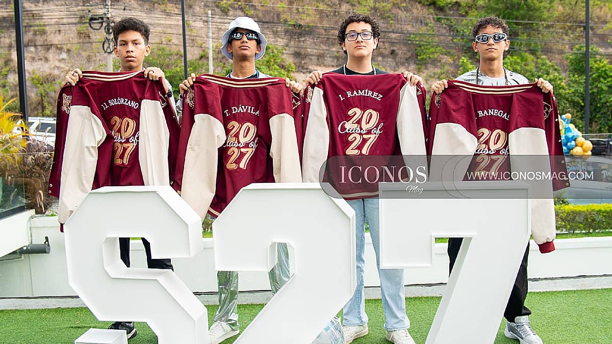 SEGUNDA PARTE La entrada de los <em>Seniors Jaguars TMST 2027 by The Mayan School Tegucigalpa</em>