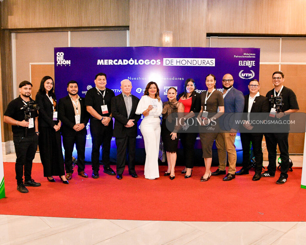 participacion de emma mejia bonilla de valladares en la conferencia liderazgo
