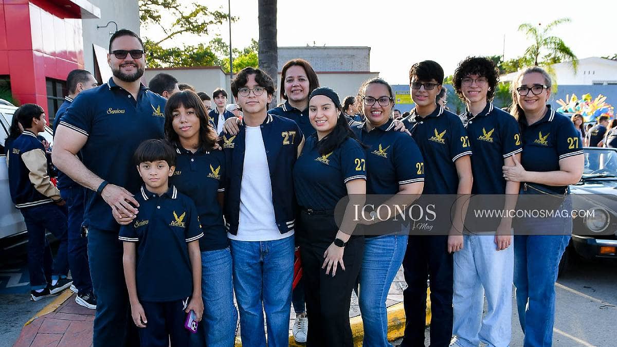 TERCERA PARTE La entrada de los <em>Seniors Eagles ACA 2027 by Agape Christian Academy</em>