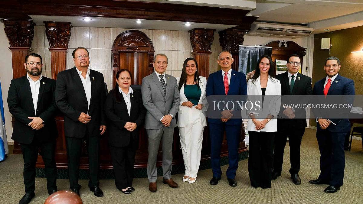 La firma del convenio entre<em> UTH</em> y el Colegio de Abogados de Honduras <em>CAH</em>