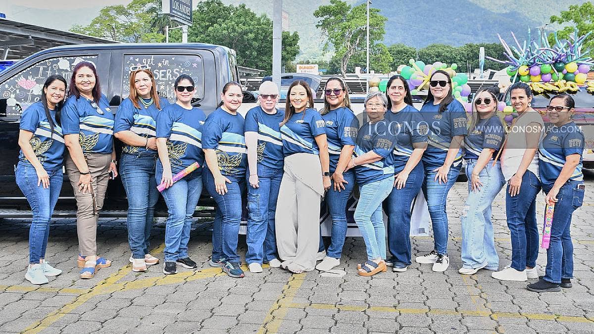SEGUNDA PARTE Los padres en la entrada de los <em>Seniors SMS 2027 by Saint Michael´s School</em> San Pedro Sula