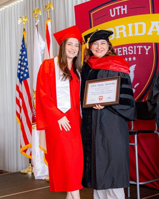 PORTADA Dcima graduacin UTH Florida University