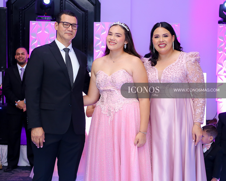 quince anos silvia victoria juarez antunezSilvia Victoria en hotel Clarion salon Madrid